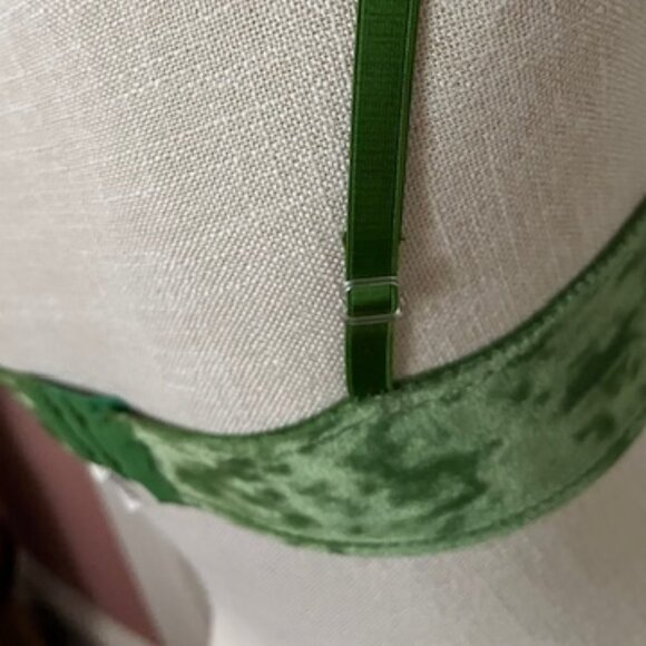 Victoria's Secret Vintage 1990's Velvet Bra - Picture 6 of 16